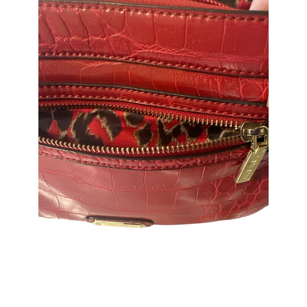 💖Anne Klein red crossbody purse with 2 compartments. - Picture 4 of 9